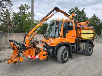 Veículo limpa-neves UNIMOG U400
