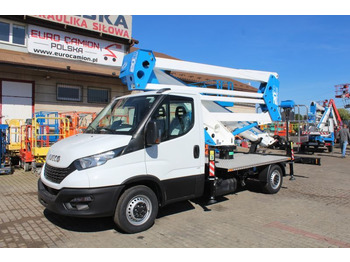 Caminhão com plataforma aérea SOCAGE