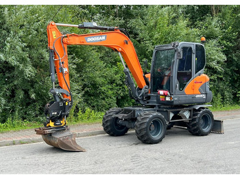 Leasing de  Doosan DOOSAN DX57W *ROTOTILT* 2200 Motogodzin JAK NOWA KOPARKA KOŁOWA STAN PERFEKCYJNY SPROWADZONA Doosan DOOSAN DX57W *ROTOTILT* 2200 Motogodzin JAK NOWA KOPARKA KOŁOWA STAN PERFEKCYJNY SPROWADZONA: foto 1