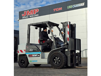 Empilhadeira a diesel UNICARRIERS