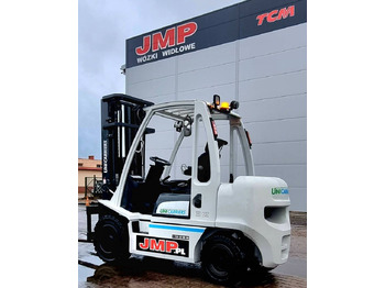 Empilhadeira a diesel UNICARRIERS