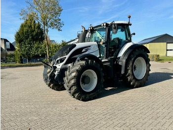Trator VALTRA T214