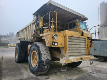 Caminhão fora de estrada CATERPILLAR