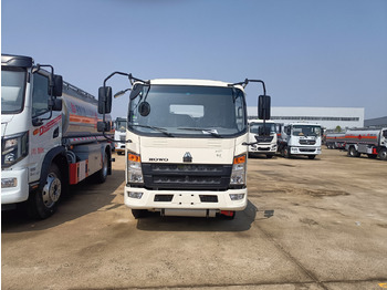 Caminhão tanque novo SINOTRUK Light Fuel Tanker [alternative: Dongfeng]: foto 2