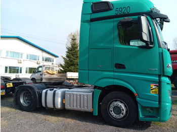 Tractor Mercedes-Benz Actros 18.45: foto 4