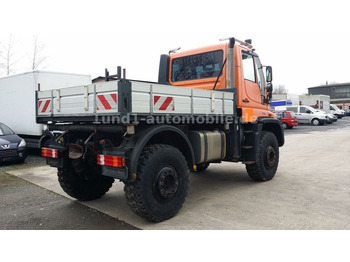 Camião basculante UNIMOG U300