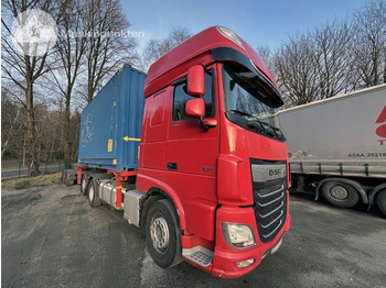 Camião transportador de contêineres/ Caixa móvel DAF XF 530