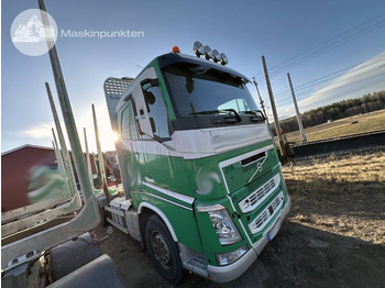 Camião de transporte de madeira VOLVO FH 540
