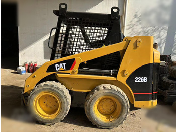 Mini pá carregadora CATERPILLAR 226B