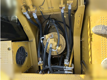 Escavadora de rastos CATERPILLAR 330D: foto 5