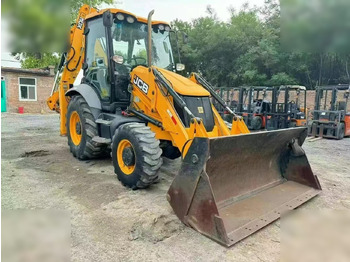 Retroescavadeira JCB 3CX