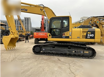 Escavadora de rastos KOMATSU PC240LC-8