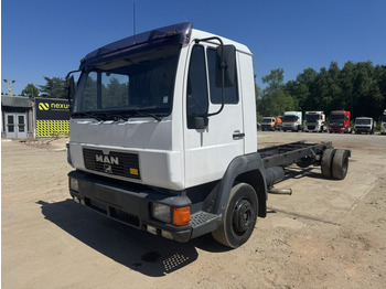 Camião chassi MAN 12.224