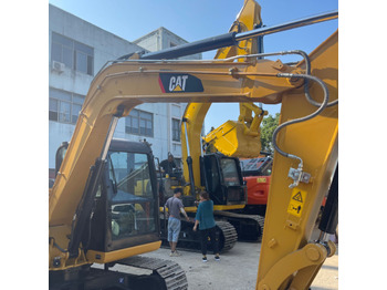 Escavadeira CATERPILLAR