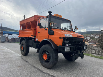 Veículo limpa-neves UNIMOG U1500