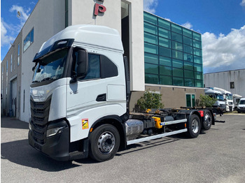 Camião transportador de contêineres/ Caixa móvel IVECO S-WAY