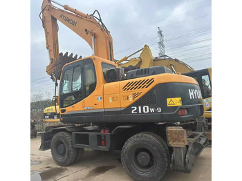 Escavadora de rastos HYUNDAI