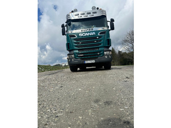 Camião de transporte de madeira SCANIA R 620