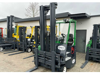 Empilhador de 4 vias COMBILIFT