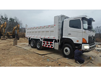 Camião basculante HINO