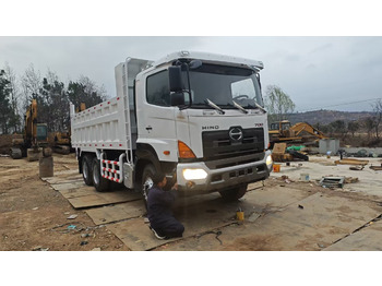 Camião basculante HINO