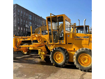 Motoniveladora KOMATSU
