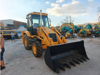 Retroescavadeira JCB 3CX