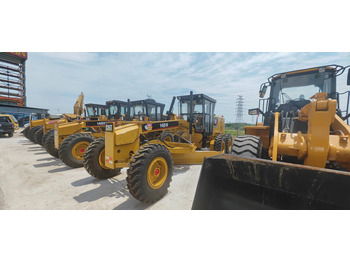 Motoniveladora CATERPILLAR 140M