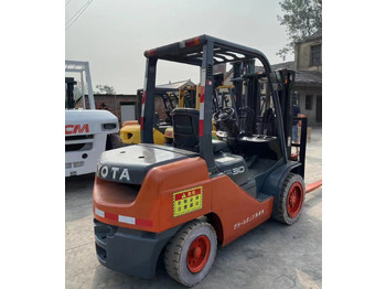 Empilhadeira a diesel TOYOTA