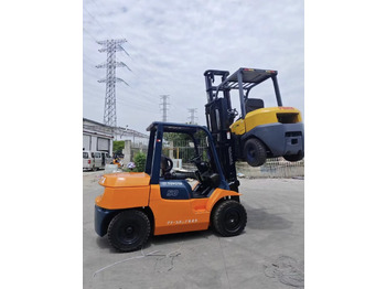 Empilhadeira a diesel TOYOTA