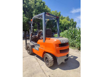 Empilhadeira a diesel TOYOTA