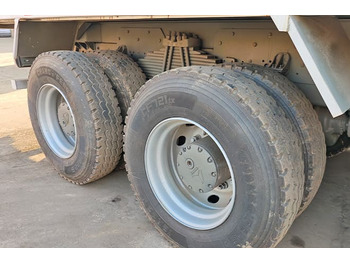 Camião basculante para transporte de materiais a granel SINOTRUK Sino Howo 8x4 Dump Truck 371 for Sale in Sierra Leone: foto 5 Camião basculante para transporte de materiais a granel SINOTRUK Sino Howo 8x4 Dump Truck 371 for Sale in Sierra Leone: foto 5