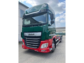 Camião transportador de contêineres/ Caixa móvel DAF XF 480