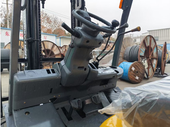 Empilhadeira a diesel TCM FD30 Japan brand used 3 ton diesel forklift Customizable mast clamps: foto 3 Empilhadeira a diesel TCM FD30 Japan brand used 3 ton diesel forklift Customizable mast clamps: foto 3