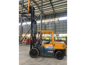 Empilhadeira a diesel TCM fd50 japan brand original 5 ton diesel forklift 3 section 4.5m Customizable mast clamp side shift: foto 5 Empilhadeira a diesel TCM fd50 japan brand original 5 ton diesel forklift 3 section 4.5m Customizable mast clamp side shift: foto 5
