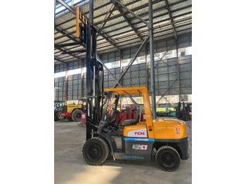 Empilhadeira a diesel TCM fd50 japan brand original 5 ton diesel forklift 3 section 4.5m Customizable mast clamp side shift: foto 2 Empilhadeira a diesel TCM fd50 japan brand original 5 ton diesel forklift 3 section 4.5m Customizable mast clamp side shift: foto 2