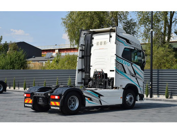 Leasing de  Volvo FH500 / EURO 6 / NOWY MODEL / KLIMATYZACJA POSTOJOWA / ACC / LEDY / 2 ZBIORNIKI / FULL SPILERY / 2023 / NISKI PRZEBIEG / SERWISOWANY / SPROWADZONY Volvo FH500 / EURO 6 / NOWY MODEL / KLIMATYZACJA POSTOJOWA / ACC / LEDY / 2 ZBIORNIKI / FULL SPILERY / 2023 / NISKI PRZEBIEG / SERWISOWANY / SPROWADZONY: foto 4