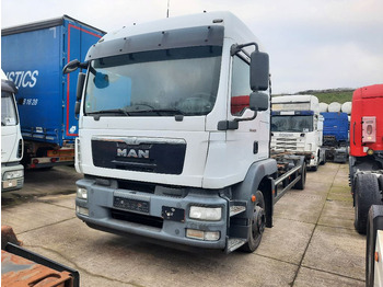 Camião transportador de contêineres/ Caixa móvel MAN TGM 15.290
