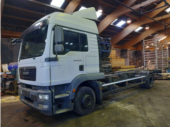 Camião transportador de contêineres/ Caixa móvel MAN TGM 15.290