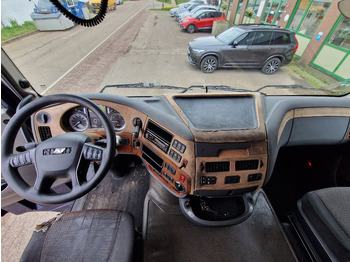 Fotografia de interior 2: Tractor DAF XF 440 FT