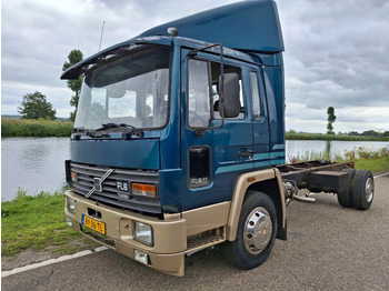 Camião chassi VOLVO FL