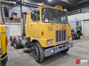Tractor MACK