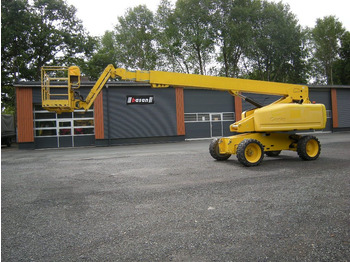 Caminhão com plataforma aérea GENIE