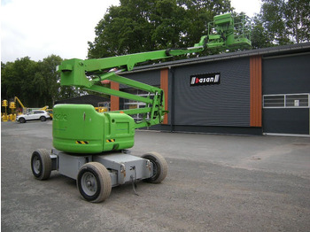 Caminhão com plataforma aérea GENIE Z45/25