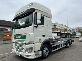 Camião transportador de contêineres/ Caixa móvel DAF XF 106 450