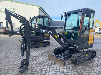 Mini escavadeira VOLVO EC18E