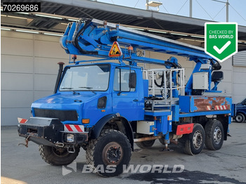 Camião grua UNIMOG