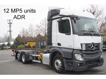 Camião transportador de contêineres/ Caixa móvel MERCEDES-BENZ Actros 2545