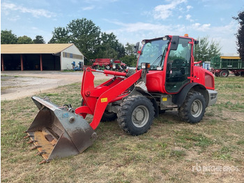 Pá carregadora de rodas CASE