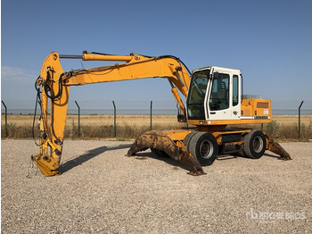Escavadeira de rodas LIEBHERR A 902
